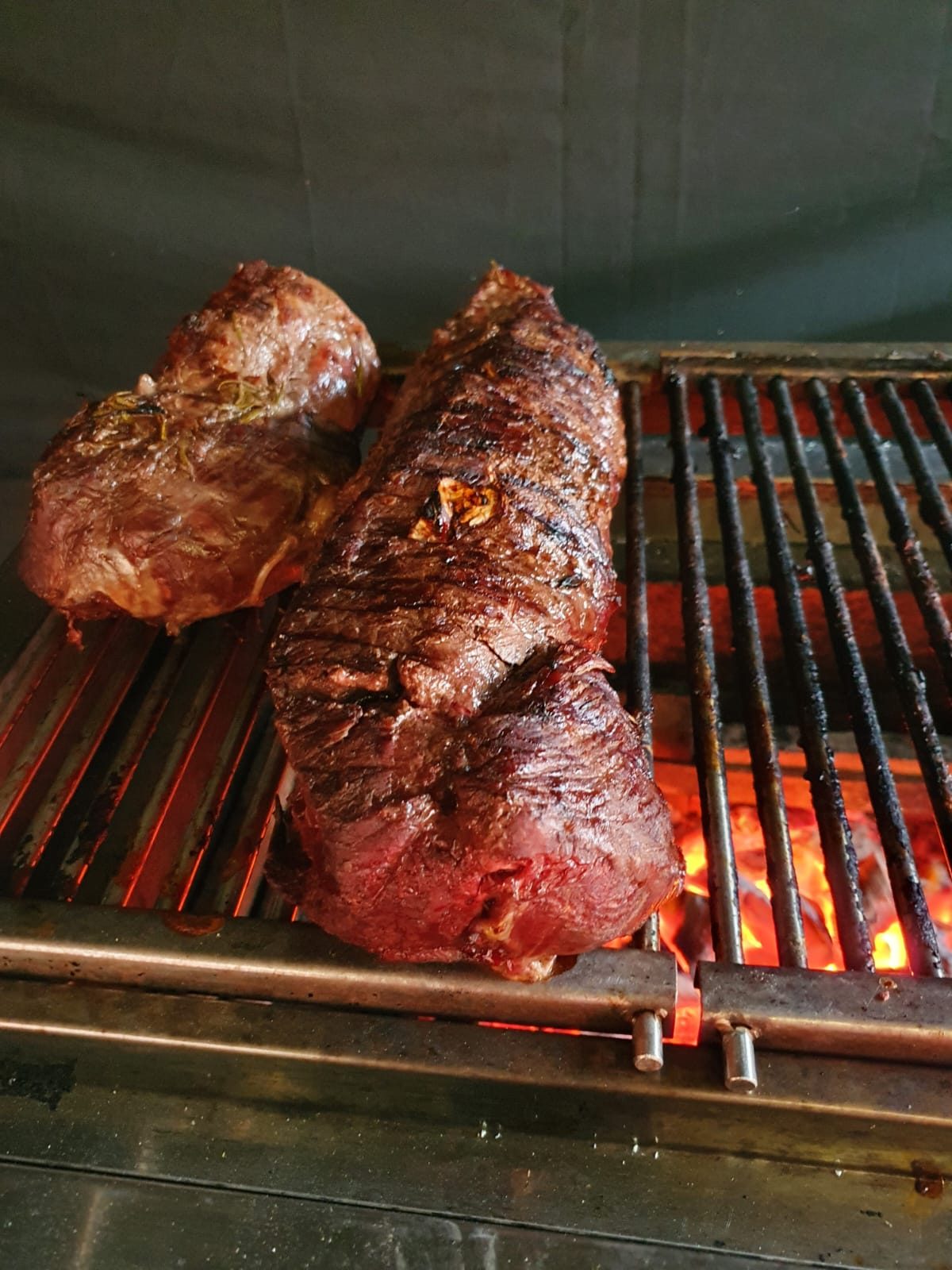 Fleisch auf dem Grill bei einer Veranstaltung