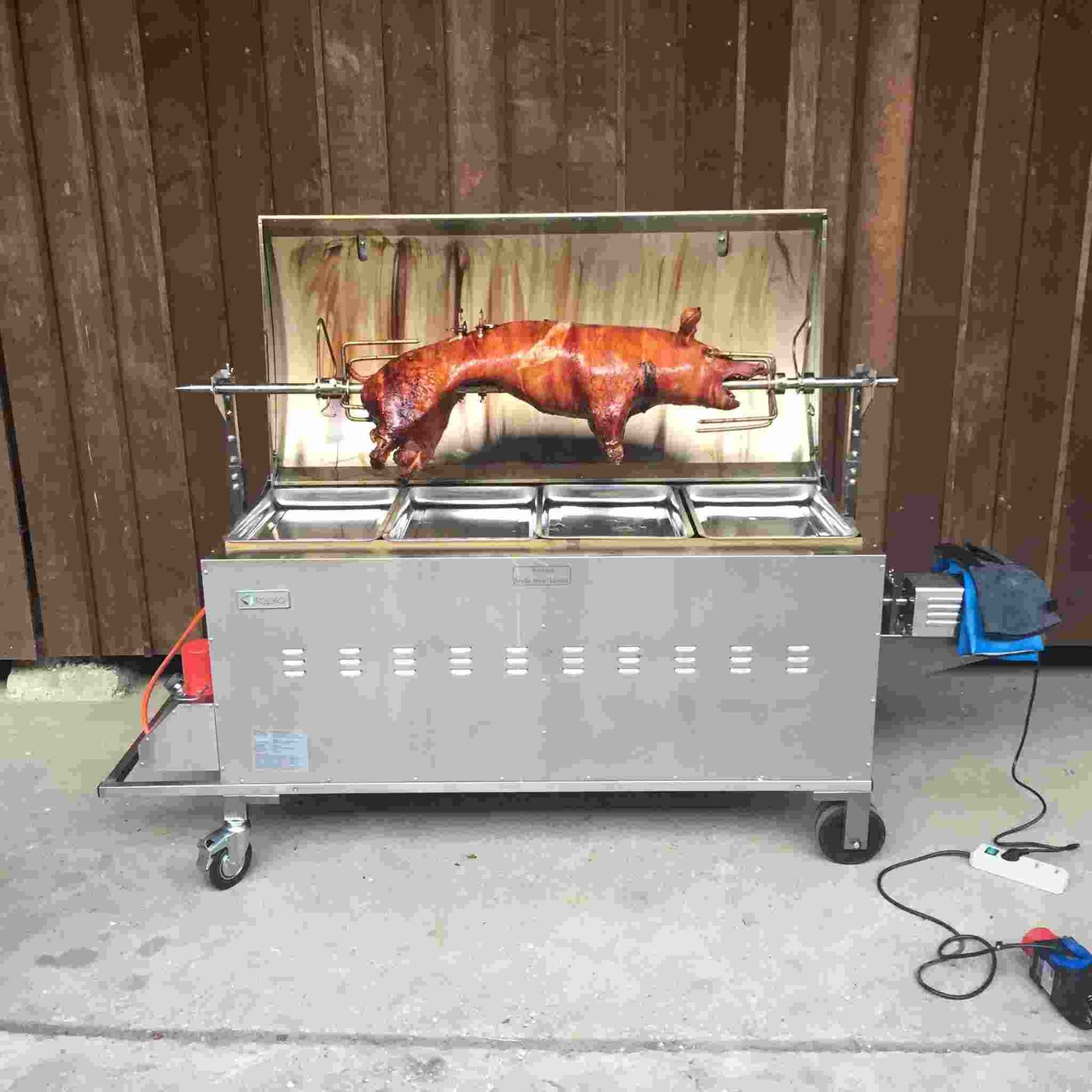 Spanferkel vom Grill beim Partyservice Gröne